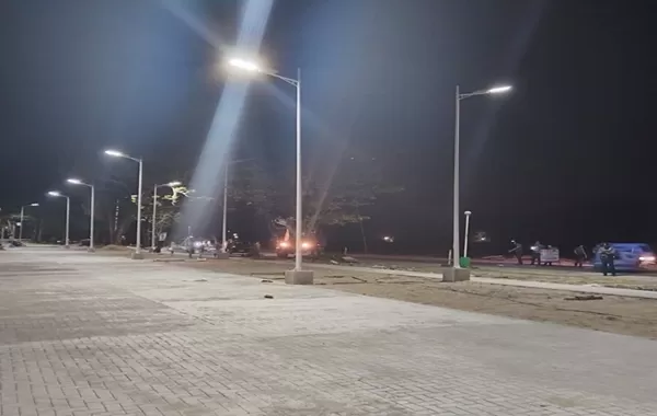 Instalación de H100w y 8m con 1,5 m Diseño 4 en Carretera Provincial